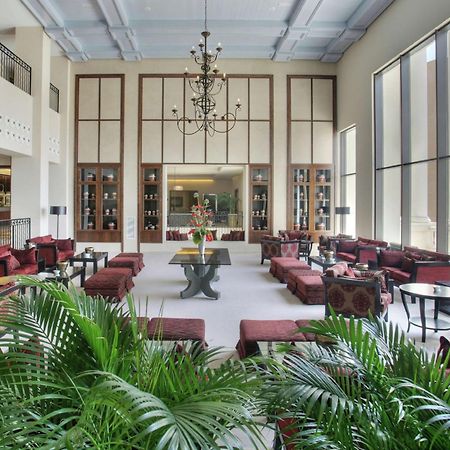 Doubletree By Hilton La Torre Golf Resort Roldán Kültér fotó The lobby of the hotel