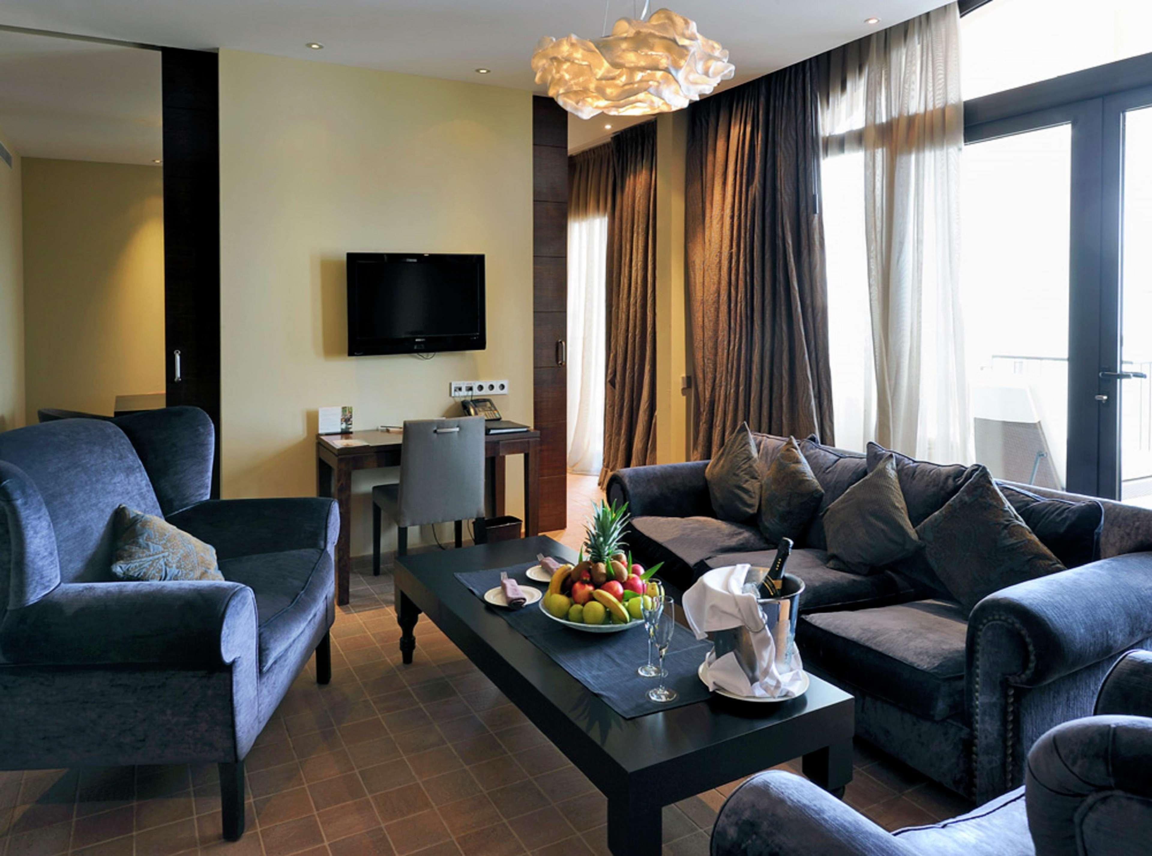 Doubletree By Hilton La Torre Golf Resort Roldán Kültér fotó Suite