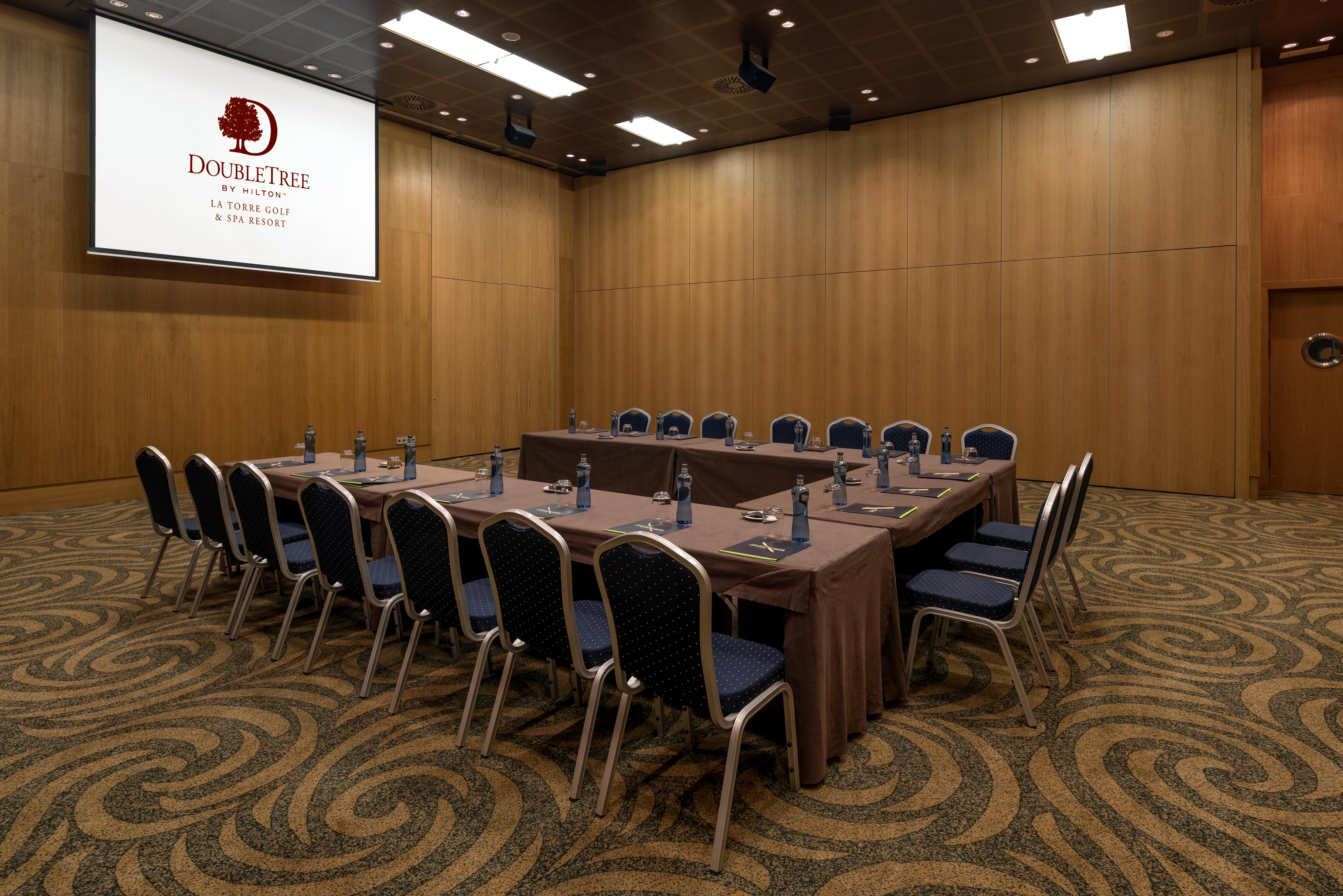 Doubletree By Hilton La Torre Golf Resort Roldán Kültér fotó A meeting room at a hotel