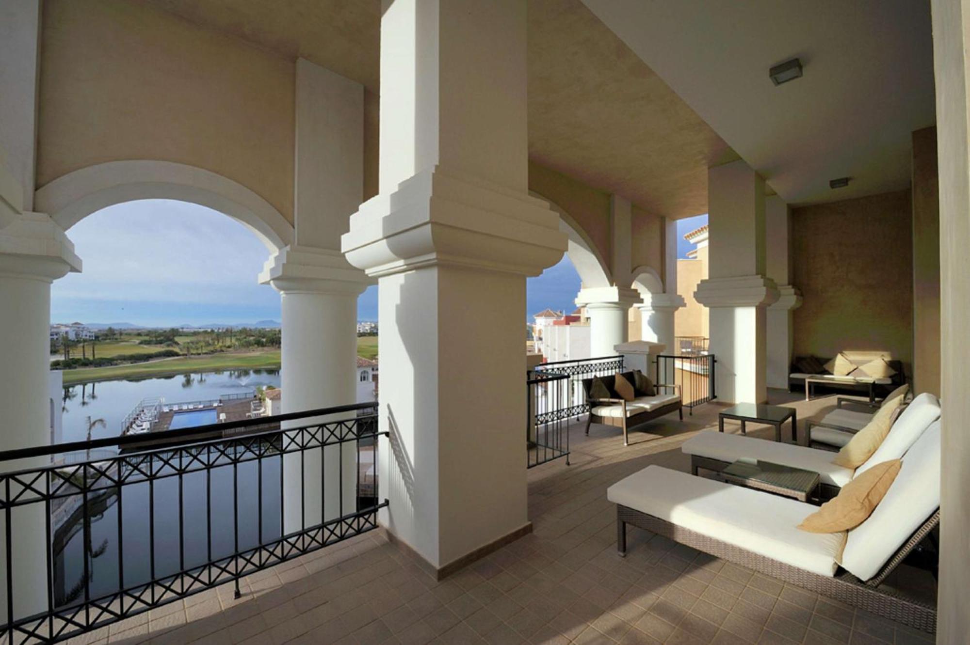 Doubletree By Hilton La Torre Golf Resort Roldán Kültér fotó The Royal Mirage