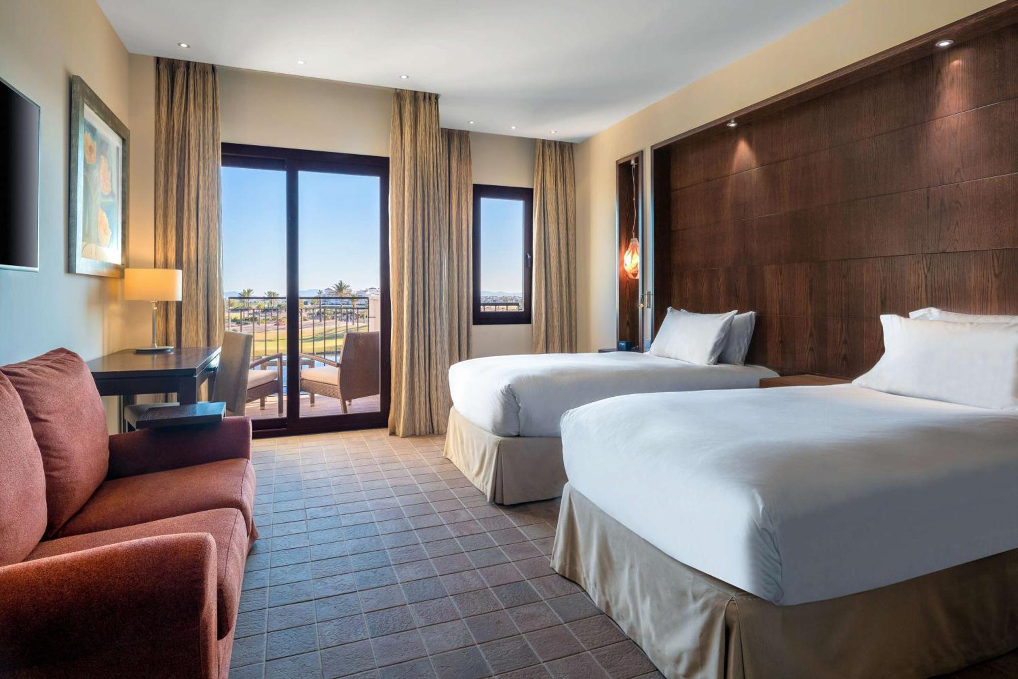 Doubletree By Hilton La Torre Golf Resort Roldán Kültér fotó A guest room at the Hilton San Diego Bayfront