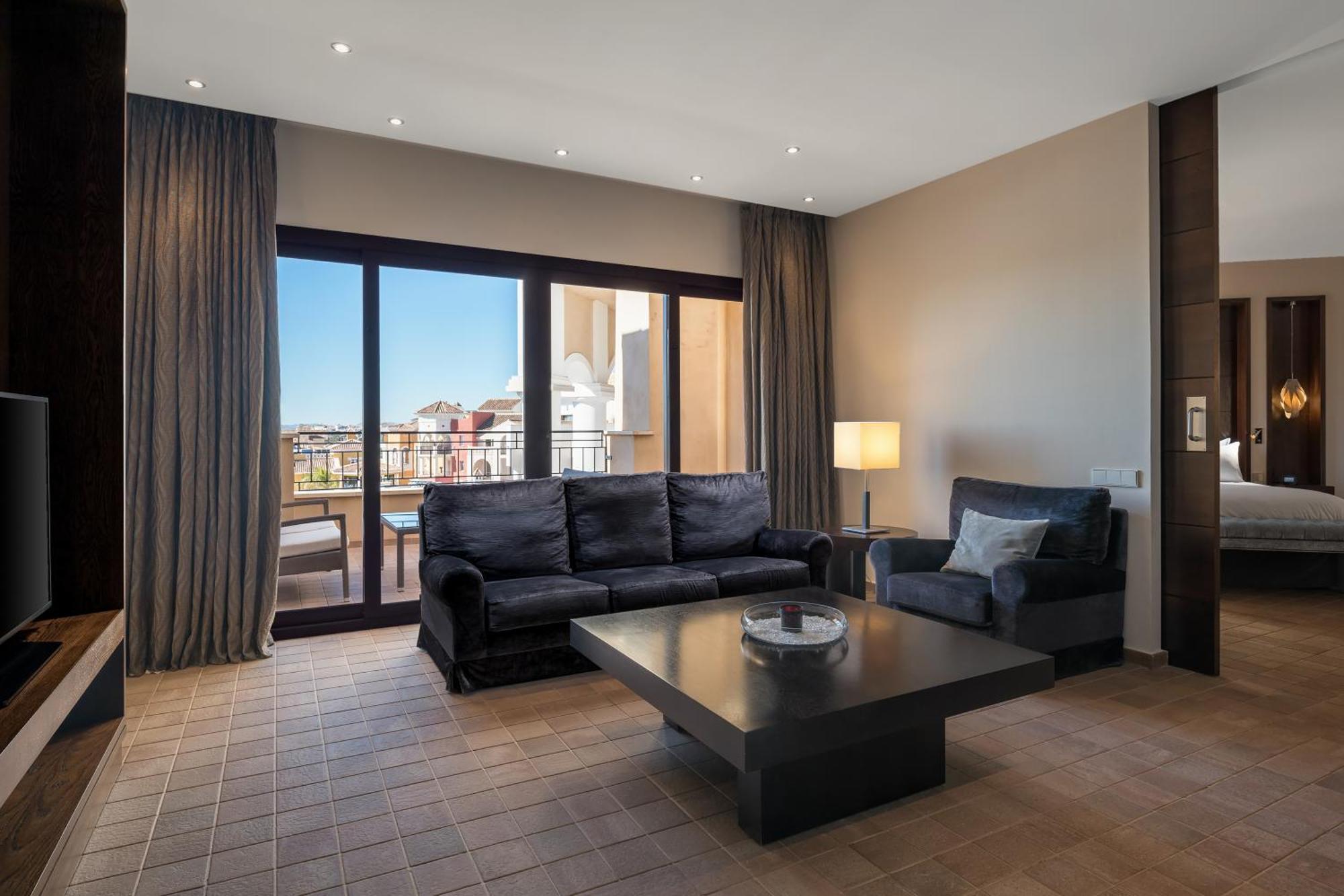 Doubletree By Hilton La Torre Golf Resort Roldán Kültér fotó Suite