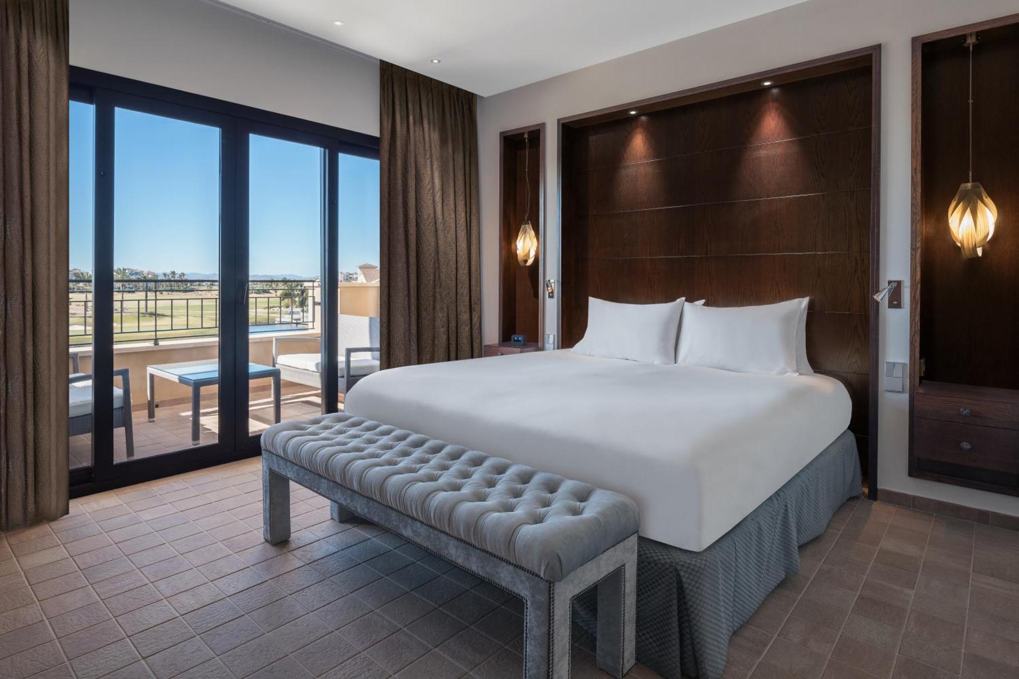 Doubletree By Hilton La Torre Golf Resort Roldán Kültér fotó A bedroom at the hotel