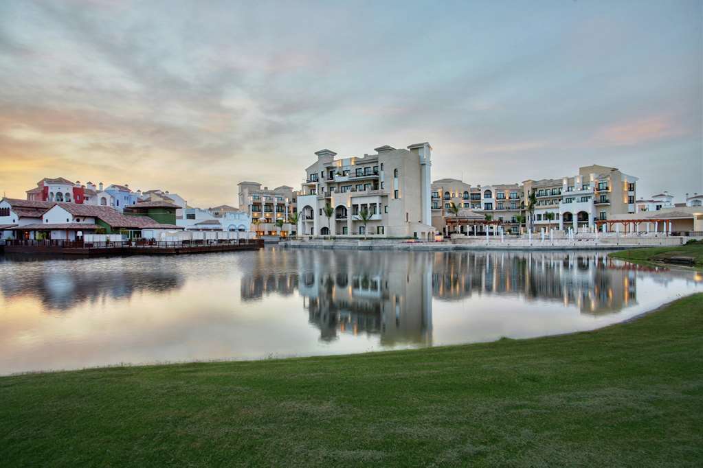 Doubletree By Hilton La Torre Golf Resort Roldán Létesítmények fotó Residential buildings in Al Furjan